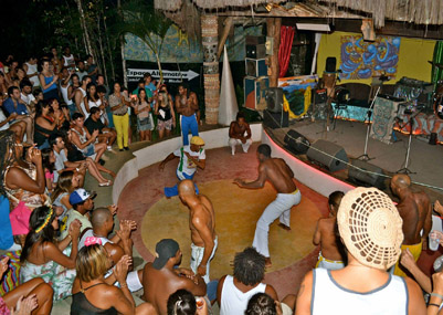 Apresentação de Capoeira no Teatro de Morro de São Paulo