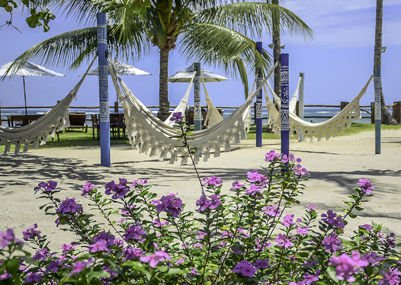 Redes de descanso no jardim da Pousada Villa dos Corais - Morro de São Paulo
